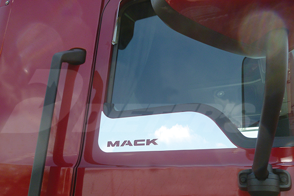 Accent de fenêtre de porte - Mack Anthem image