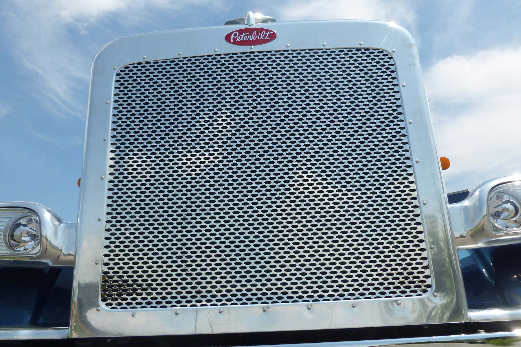 Grille avant avec ovales Peterbilt image